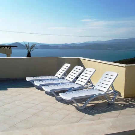 2 Bed, 2 Bath On Private Site Within 300 Metres Of The Beach Apartament