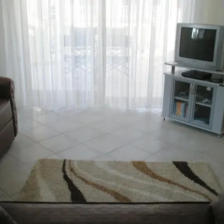 2 Bed, 2 Bath On Private Site Within 300 Metres Of The Beach Apartament Bogazici