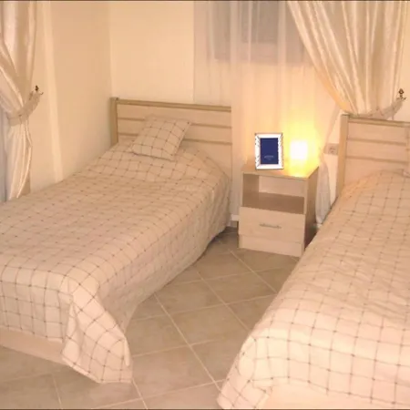 Apartament 2 Bed, 2 Bath On Private Site Within 300 Metres Of The Beach *