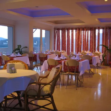 2 Bed, 2 Bath On Private Site Within 300 Metres Of The Beach Apartament Bogazici