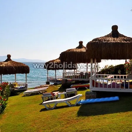 Apartament 2 Bed, 2 Bath On Private Site Within 300 Metres Of The Beach